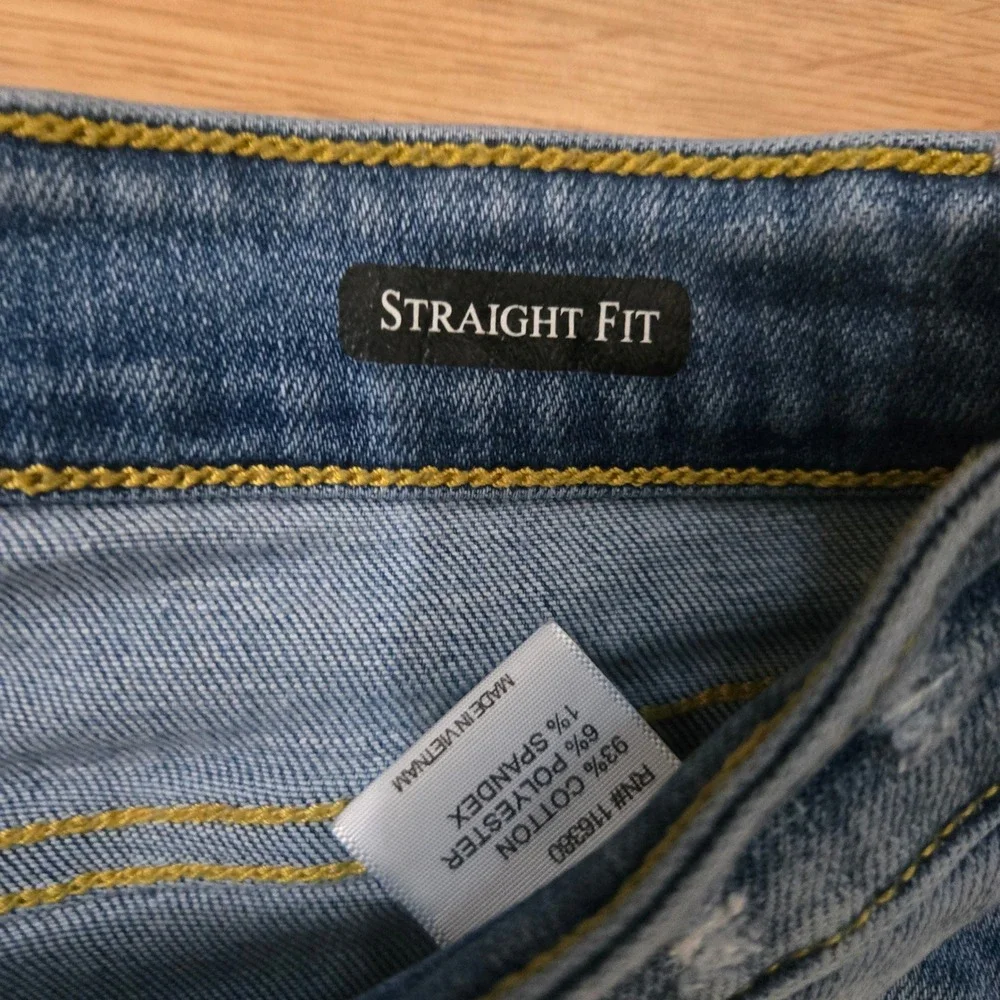 Judy Blue Los Angeles Straight Fit Raw Hem Distressed Jeans 9/29 JB82483LT-CO